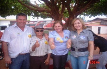 Em Alto Alegre dos Parecis, Marly Cahulla e Ivone Cassol visitam comércio