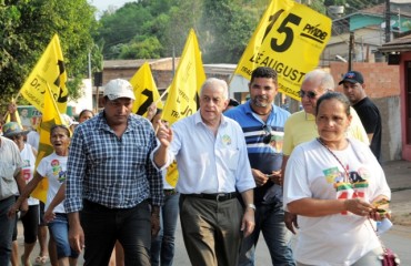 ELEIÇÕES 2012 - José Augusto visita Nacional e diz que vai regularizar moradias