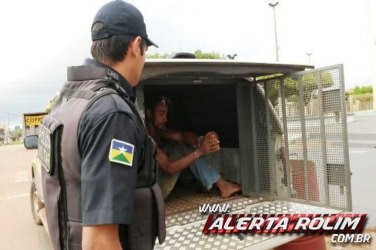 Homem é preso após destruir presépios natalinos  de Igreja 