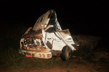 Homem morre após tombar caminhão toureiro