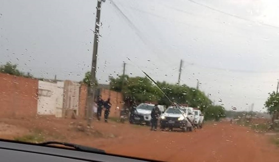 PÂNICO: Motorista é assaltado por bandido usando espingarda de cano serrado