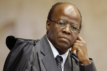 Ex-ministro Joaquim Barbosa estava em avião que provocou tumulto no aeroporto de Porto Velho