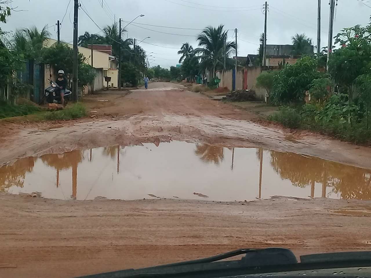 ABANDONADOS: População cobra melhoras em ruas e avenidas