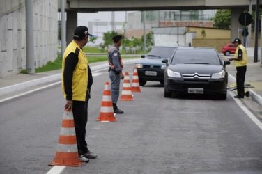 Homem é detido conduzindo sem habilitação