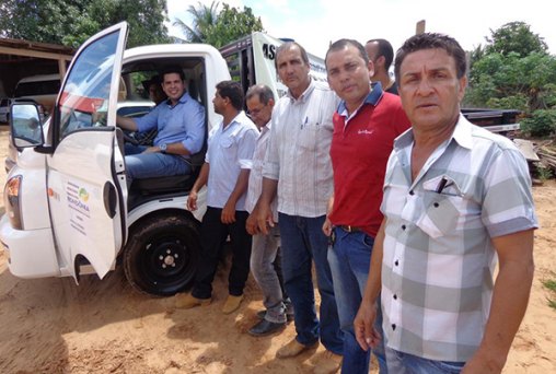 Jean Oliveira cobra da CAERD água tratada para distrito 