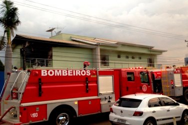 SINISTRO - Residência pega fogo na região central de Porto Velho