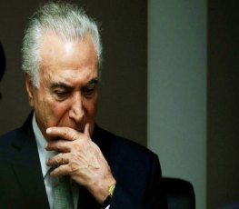 Com 8 ministros citados, Temer não deve afastar ninguém