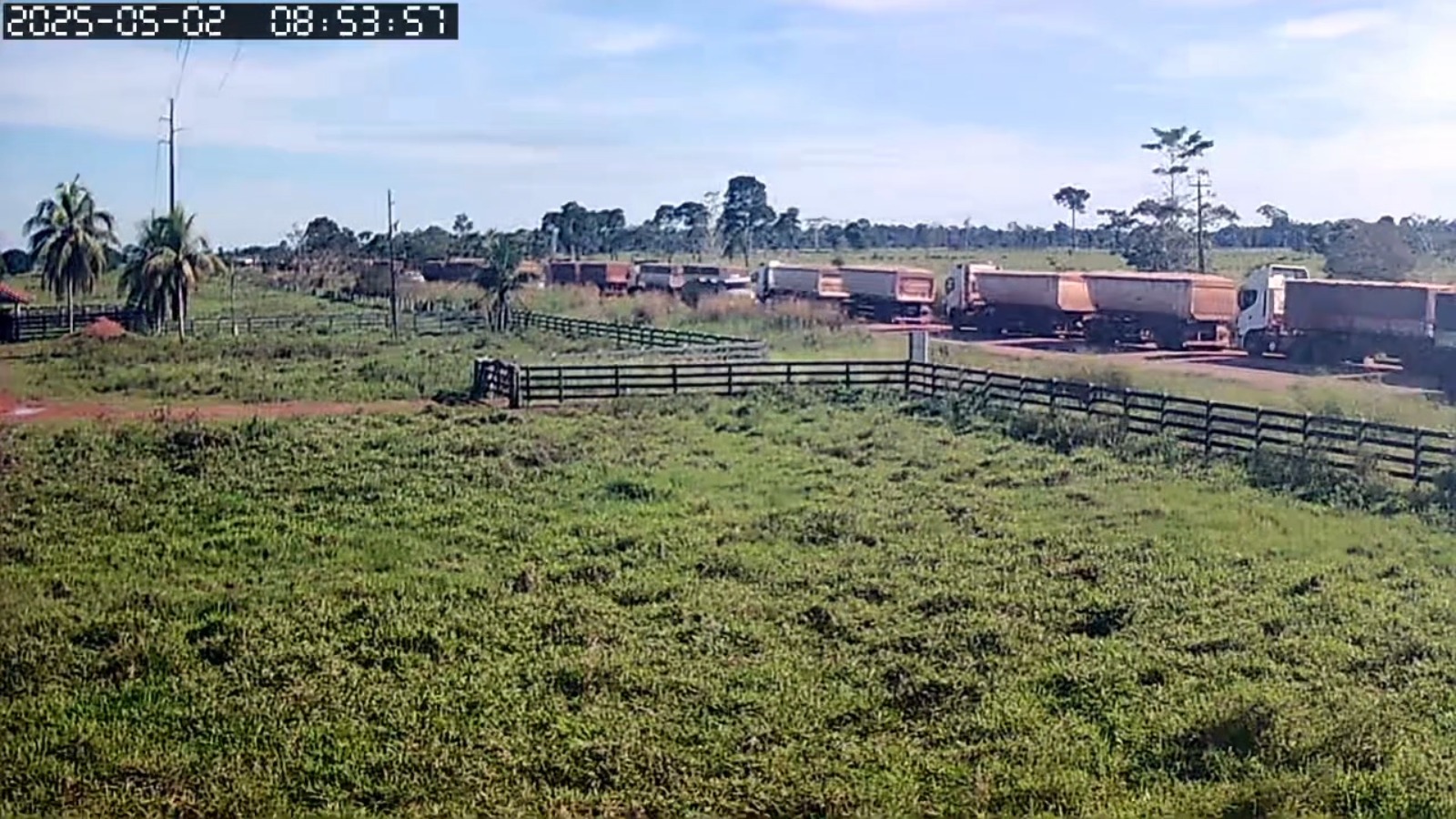 PARADOS: Acidente com ambulância e ônibus congestiona cerca de 10 km da BR-364