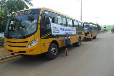 Prefeitura recebe três ônibus escolares novos do Ministério da Educação