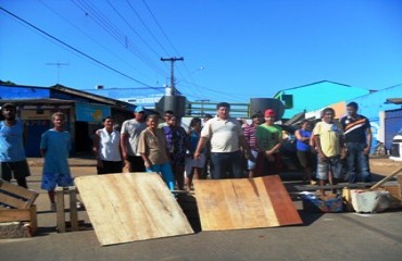 SANEAMENTO BÁSICO – Moradores da zona Sul bloqueiam rua e prometem realizar protesto em frente da Prefeitura – Fotos e vídeo