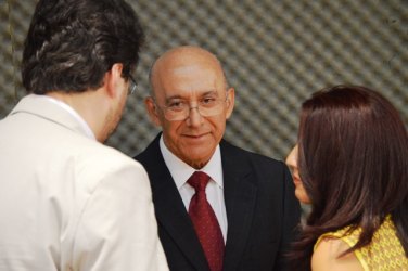 ELEIÇÕES 2014 - Confúcio sobe o tom e afirma “Minha família não tem empresas no governo”