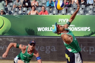 Brasil emplaca duas duplas nas semifinais do Vôlei de Praia