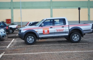 IMPROBIDADE - Carro oficial da prefeitura é flagrado no estacionamento do Porto Velho Shopping