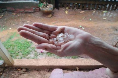 Chuva de granizo atinge a cidade e energia interrompida