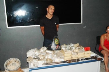 PM prende homem  com cerca de 30 quilos de maconha