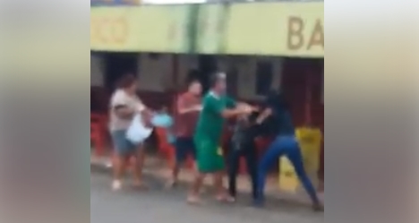 PORRADA: Mulheres brigam na frente de bar em PVH e vídeo viraliza na internet