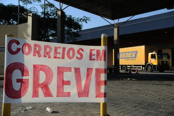 Após decisão do TST, trabalhadores dos Correios encerram greve