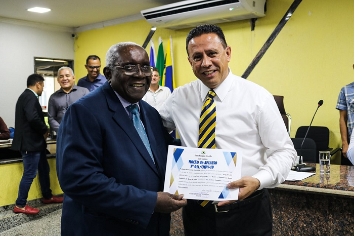 MOÇÃO DE APLAUSOS: Edesio Fernandes homenageia pastores evangélicos de Porto Velho