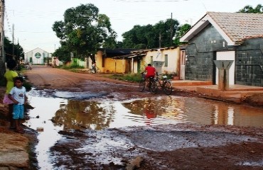 CIDADE DA LAMA – Bairro da capital está tomado por lama e buracos; ônibus deixam de circular em avenida principal por falta de condições – Confira fotos