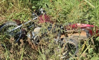 TARILÂNDIA – PM localiza motocicleta abandonada em matagal