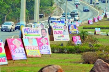 Vilhena - juiz eleitoral endurece e manda candidatos retirarem cavaletes das ruas