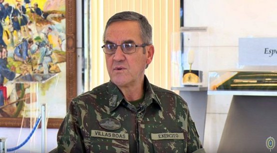 Comandante do Exército reconhece governo interino e fala às tropas – Vídeo 