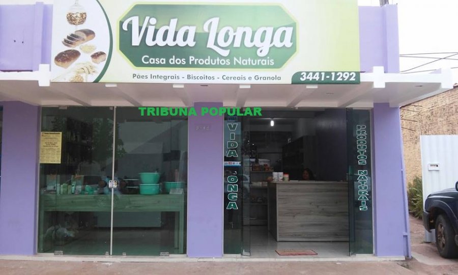 INVASÃO: Porta de vidro de loja é quebrada e objetos furtados em loja do centro