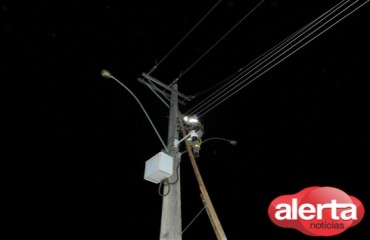 ARIQUEMES - Fios de alta tensão se rompe e causa apagão em quase toda a cidade