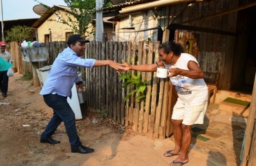 ELEIÇÕES 2012 - Lindomar Garçon pede voto nos bairros