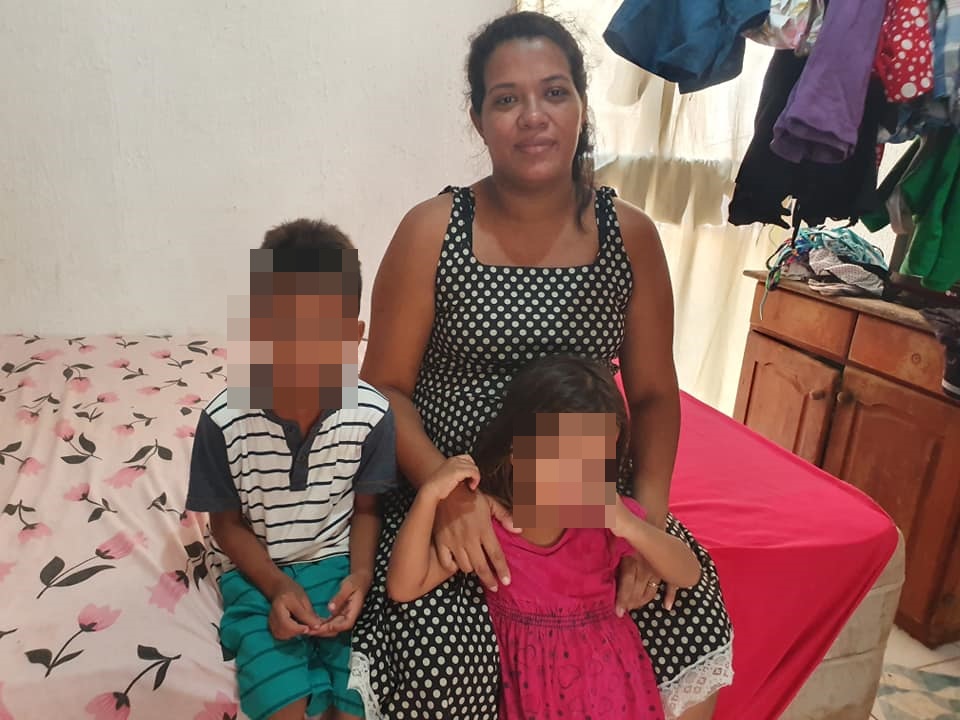 GRAVIDEZ DE RISCO: Com quatro filhos e grávida de gêmeos, mulher pede ajuda