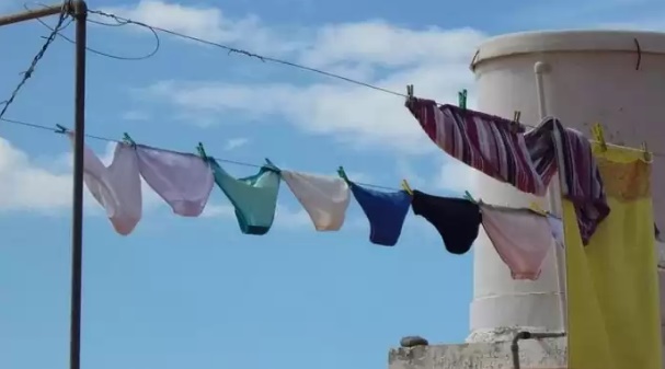 SEGUNDA VEZ: Ladrão de calcinhas é preso usando uma das peças que furtou