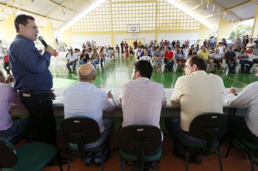 Maurão participa de inauguração de quadra poliesportiva