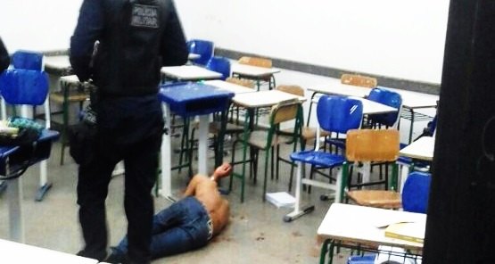 Dupla invade sala de aula e ataca estudante a tiros - VÍDEO