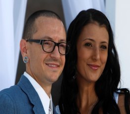 Viúva de Chester Bennington fala sobre morte do cantor