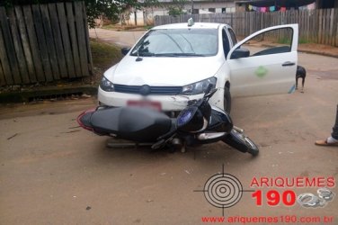 Taxi colide com moto na Vila do Sossego 