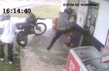 VILHENA – Veja a ação de bandidos que assaltaram posto de gasolina – Vídeo