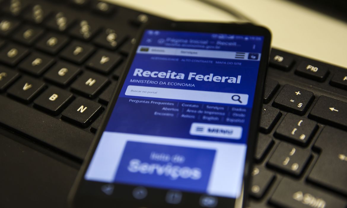 LEÃO: Receita paga hoje restituição do lote residual do IRPF de 2008 a 2019