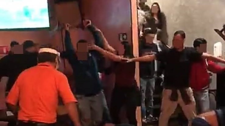 LEVOU A PIOR: Clientes de bar espancam homem que agrediu ex-mulher que bebia com a prima