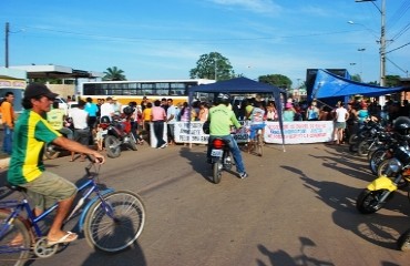 PROTESTO - Moradores do bairro da Balsa bloqueiam BR-319 por não concordar com indenizações - Fotos e vídeo