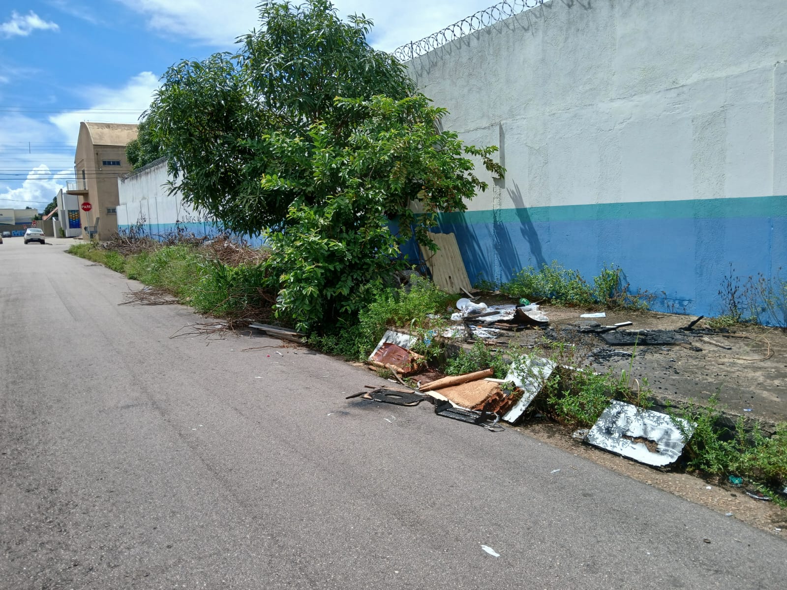 IMUNDÍCIE: Entorno da EEEMTI Brasília enfrenta problemas de zeladoria