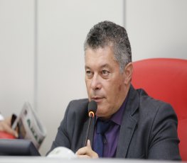 Edson Martins pede doação de transformador para escola