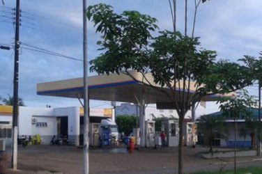 Assaltantes armados realizam roubo em posto de gasolina