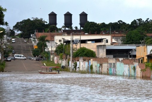 Rio Madeira não para de subir e enchente não está descartada