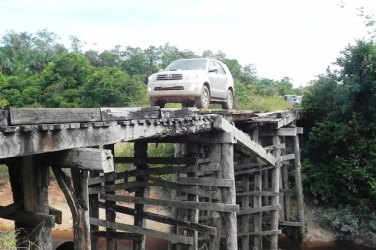 ELA EXISTE – Comboio de Porto Velho à Manaus mostra que BR-319 sobrevive mesmo após anos de abandono