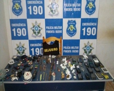 PM faz revista em cadeia,e apreende celulares, armas artesanais e droga