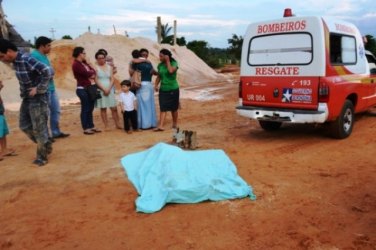 Trabalhador morre soterrado em mineradora 