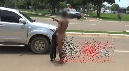 Polícia prende homem pelado em frente a rodoviária 