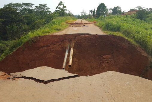 Obra em rua que rompeu na região central não tem data para acontecer
