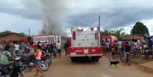 Incêndio em residência mobiliza bombeiros