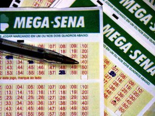 Mega-Sena acumula e pode pagar mais de 130 milhões 